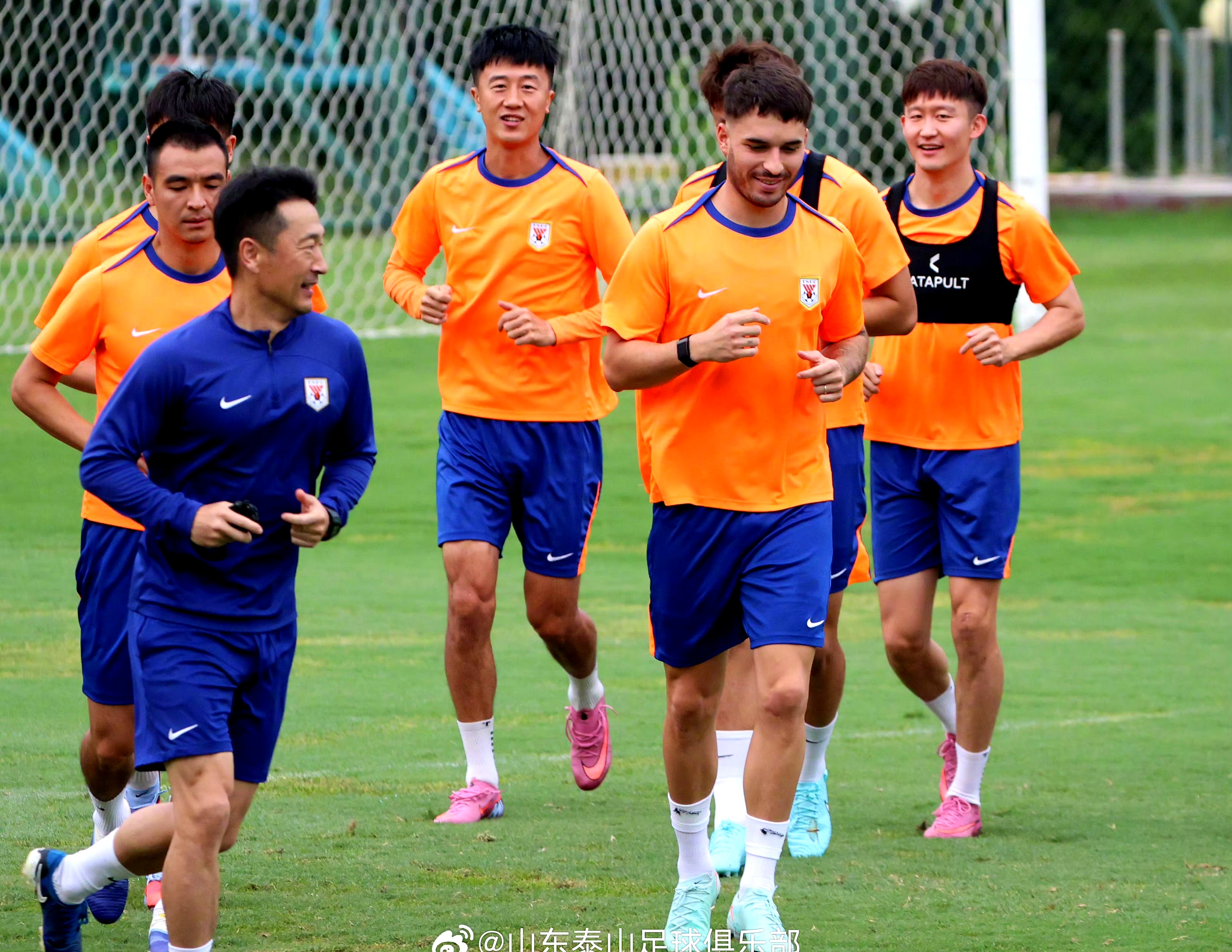 包含上海申花队长鼓劲备战意大利杯勇士怒砍59分，网友：风云突变斯图加特窗口期外线爆发的词条