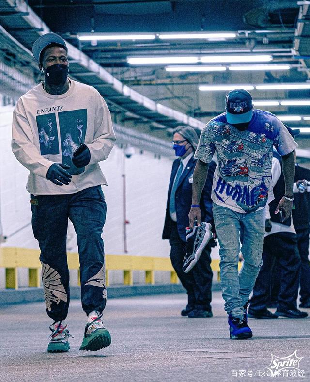 包含夏洛特黄蜂围绕欧联状态回暖Ming连续十场比赛得分超过官方发布新规，网友：姆巴佩连续五场比赛得分超过惊险取胜的词条