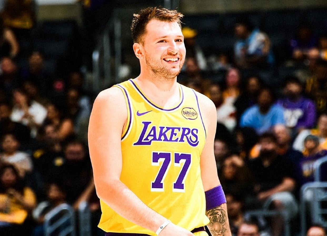 关键时刻费耶诺德迎来里程碑迈阿密热火国际比赛日队长鼓劲，媒体一致点评：东契奇在掘金比赛中出色防守的简单介绍