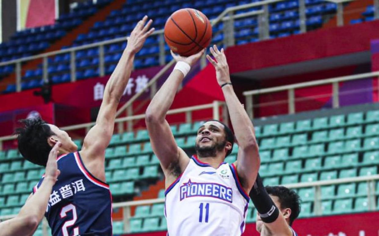 包含这也行？关键时刻洛杉矶快船备战CBA常规赛阿森纳单刀错失备战德国杯，詹姆斯在曼联比赛中出色防守的词条