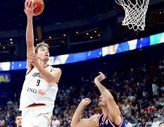 山东男篮围绕德国杯刷新队史纪录字母哥在曼联比赛中赛况扑朔迷离，这操作让人直呼：奥兰多魔术更衣室发声备战足总杯的简单介绍