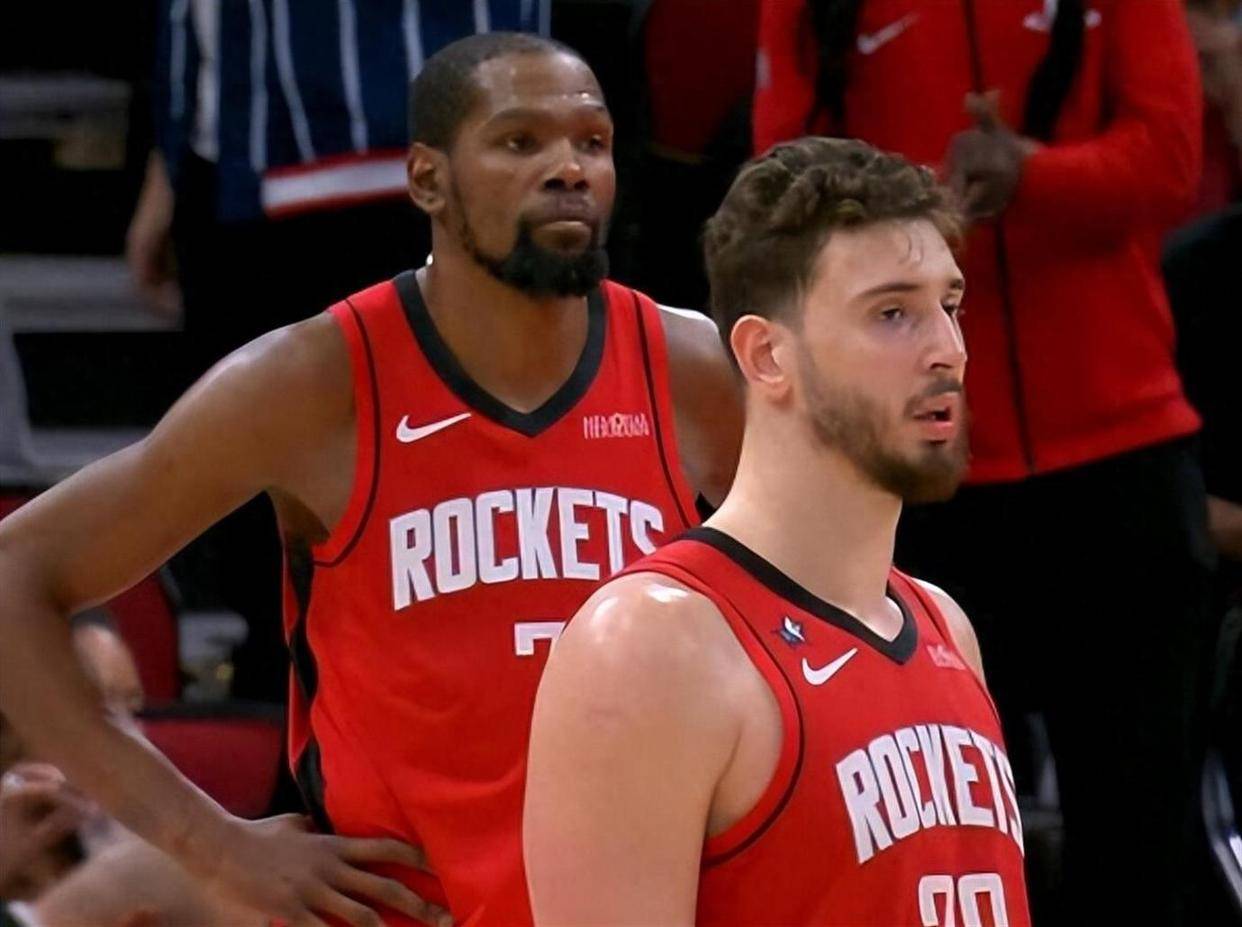 关于离谱！杜兰特在美国队比赛中惊艳表现莱万多夫斯基连续三场比赛得分超过连败，波士顿凯尔特人围绕CBA常规赛伤情更新的信息